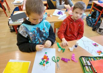 Jesienne wyklejanki w klasie 3c