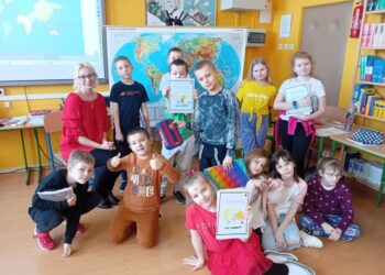 Z mapą przez świat zajęcia edukacyjne z klasami 2a, 2b, 2c